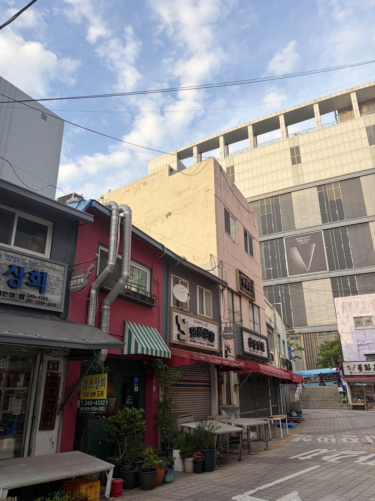釜山南浦洞老城區的街道
