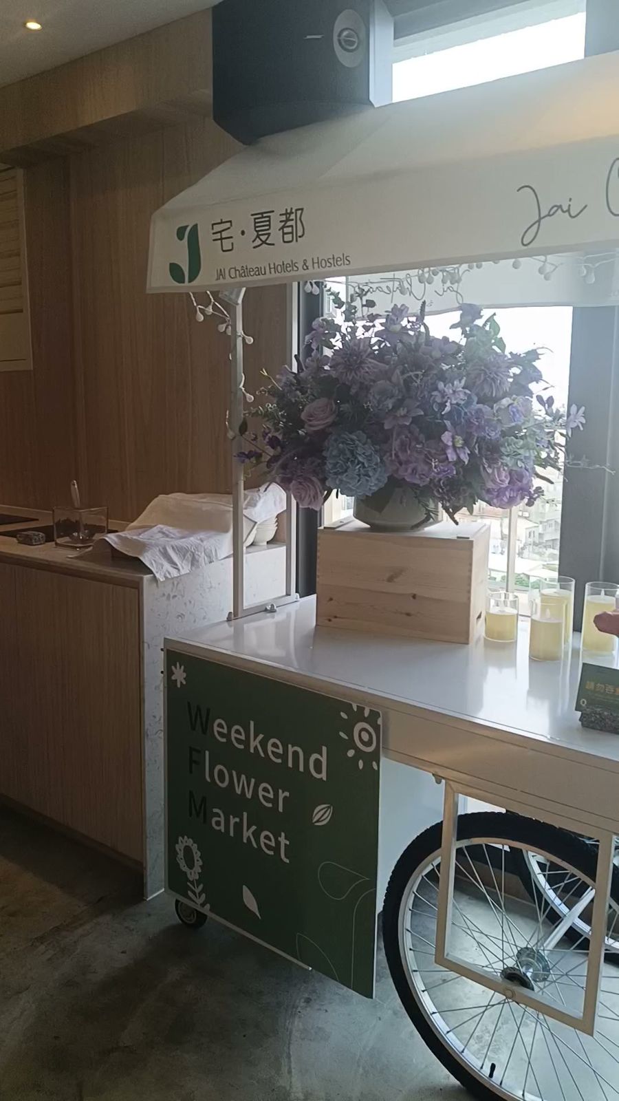 宅夏都大廳的Weekend Flower Market花車